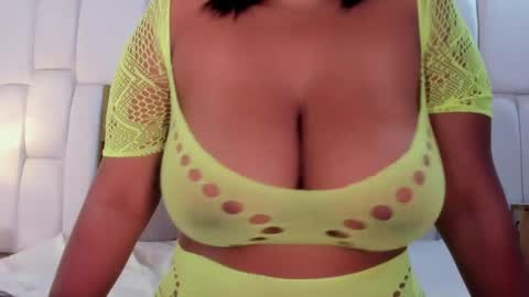 lia_mariana online show from 7, 4, 2026