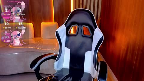 Snapshot of lia_queen_tx chatting on 3, 4, 2026 Online 1400 - 2100 online show from 3, 4, 2026