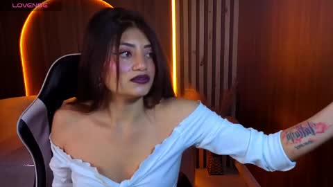 Snapshot of lia_queen_tx chatting on 18, 4, 2026 Online 1400 - 2100 online show from 18, 4, 2026