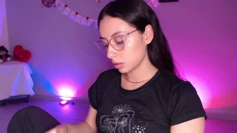 Snapshot of liaa_cute_ chatting on 7, 4, 2026 lia online show from 7, 4, 2026