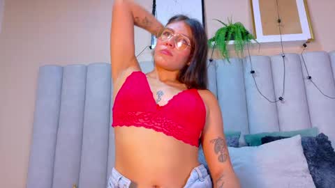 Snapshot of liaamoretti__ chatting on 27, 4, 2026 L I A online show from 27, 4, 2026