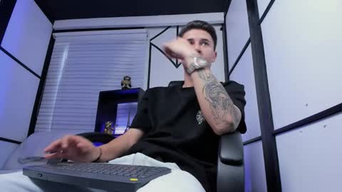 Liam Smith online show from 10, 9, 2025