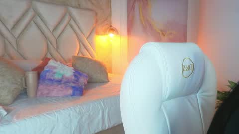 Lia Cox online show from 1, 4, 2026