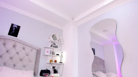 Snapshot of liaflowers chatting on 2, 12, 2024 Lia online show from 2, 12, 2024