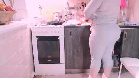 Snapshot of liahsofty chatting on 13, 12, 2024 miss Lia colection for travel online show from 13, 12, 2024