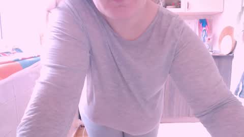 Snapshot of liahsofty chatting on 24, 12, 2024 miss Lia colection for travel online show from 24, 12, 2024