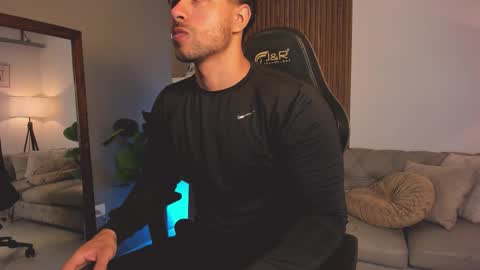 Snapshot of liam_colliins chatting on 16, 3, 2026 Liam Collins online show from 16, 3, 2026