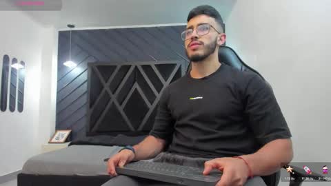 LIAM KLEIN online show from 10, 11, 2025