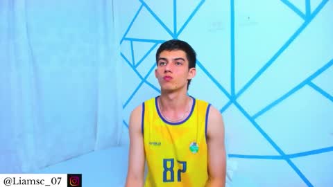 Snapshot of liam_scott77 chatting on 17, 12, 2025 Liam scott77 online show from 17, 12, 2025