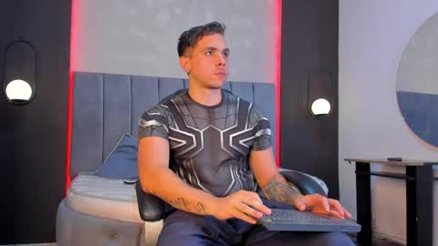 Snapshot of liam_walk chatting on 15, 4, 2026 Liam online show from 15, 4, 2026