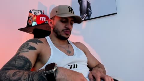 Snapshot of liamreigns_ chatting on 2, 2, 2025 liam online show from 2, 2, 2025