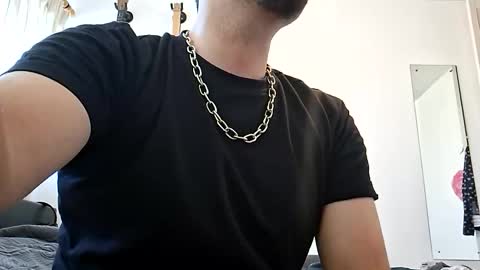 Snapshot of lian5602 chatting on 9, 10, 2025 LiamCross online show from 9, 10, 2025