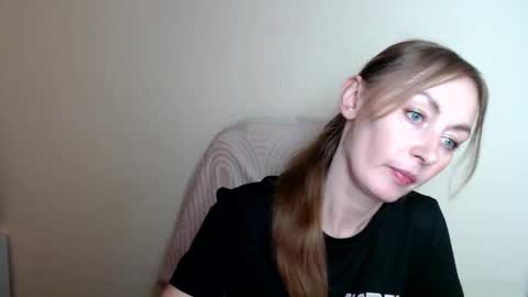 Snapshot of liasais_ chatting on 6, 6, 2026 Lia online show from 6, 6, 2026