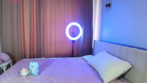 Lihn Pham online show from 22, 11, 2025