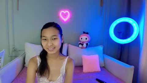 Lihn Pham online show from 4, 12, 2025