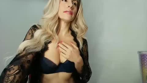 Snapshot of like_firebird chatting on 15, 12, 2024 Mia Onlyfans link - online show from 15, 12, 2024