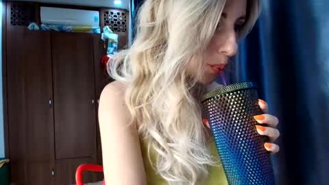 Snapshot of like_firebird chatting on 10, 3, 2025 Mia Onlyfans link - online show from 10, 3, 2025