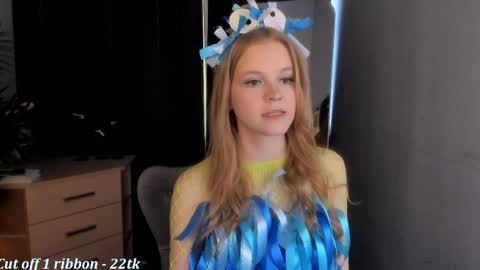 Snapshot of lil_cookie_monster chatting on 25, 4, 2026 Erica online show from 25, 4, 2026