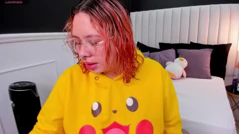 Snapshot of lil_la_skye chatting on 3, 4, 2026 Lila online show from 3, 4, 2026