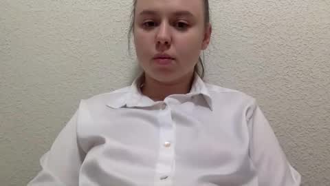 Snapshot of lilae37yis chatting on 18, 10, 2025 Lily online show from 18, 10, 2025