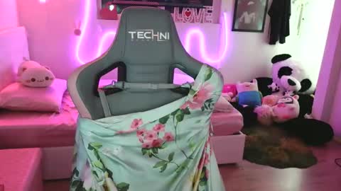 Snapshot of lilbina chatting on 7, 4, 2026 lilbina online show from 7, 4, 2026