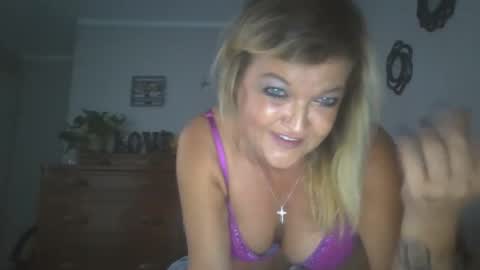 Snapshot of lilblonde412 chatting on 16, 9, 2025 lilblonde412 online show from 16, 9, 2025