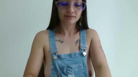Snapshot of lilcoralinne_0 chatting on 17, 4, 2026 Valeri Villalobos IG villa lobosvaleri online show from 17, 4, 2026
