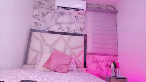 Snapshot of lili_jhonson chatting on 15, 5, 2026 Lily online show from 15, 5, 2026