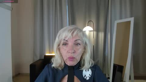 Snapshot of lilia_moons chatting on 25, 9, 2025 Lilia online show from 25, 9, 2025