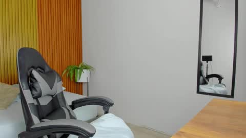 L I L I online show from 7, 11, 2025