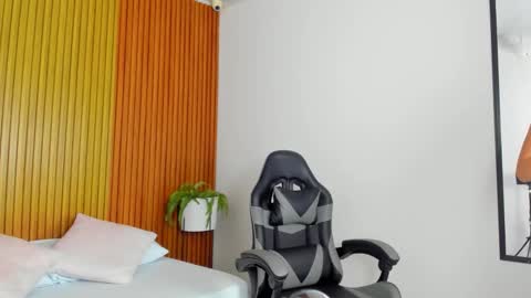 L I L I online show from 2, 12, 2025