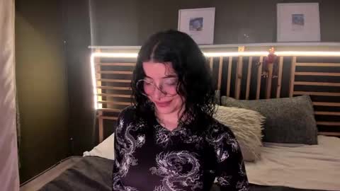  Lili  online show from 6, 3, 2025