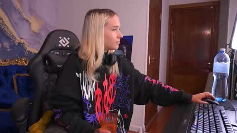 lilielfie online show from 1, 10, 2025