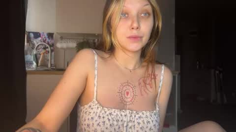 Snapshot of lilies_and_minipoots chatting on 24, 10, 2025 Sonechka online show from 24, 10, 2025