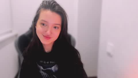 Snapshot of lililaluna chatting on 1, 2, 2025 ... online show from 1, 2, 2025