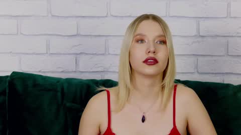 Snapshot of lililinn chatting on 20, 1, 2025 LiliLinn online show from 20, 1, 2025