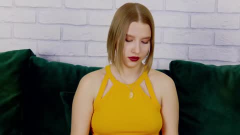 Snapshot of lililinn chatting on 3, 2, 2025 LiliLinn online show from 3, 2, 2025