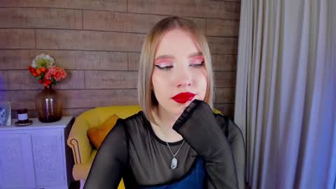 Snapshot of lililinn chatting on 4, 2, 2025 LiliLinn online show from 4, 2, 2025