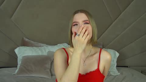 Snapshot of lililinn chatting on 5, 2, 2025 LiliLinn online show from 5, 2, 2025