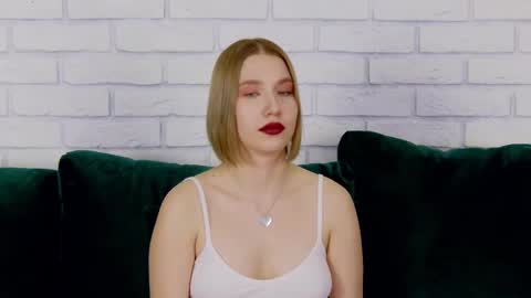 Snapshot of lililinn chatting on 10, 2, 2025 LiliLinn online show from 10, 2, 2025