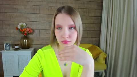 Snapshot of lililinn chatting on 12, 2, 2025 LiliLinn online show from 12, 2, 2025