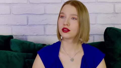 Snapshot of lililinn chatting on 15, 2, 2025 LiliLinn online show from 15, 2, 2025