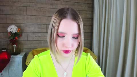 Snapshot of lililinn chatting on 19, 2, 2025 LiliLinn online show from 19, 2, 2025