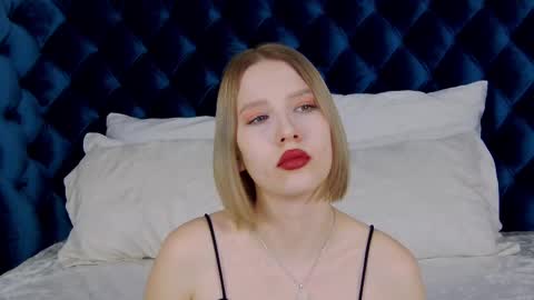 Snapshot of lililinn chatting on 22, 2, 2025 LiliLinn online show from 22, 2, 2025