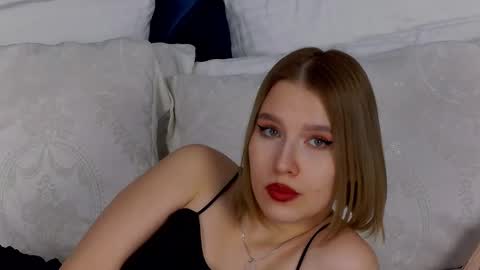 Snapshot of lililinn chatting on 22, 2, 2025 LiliLinn online show from 22, 2, 2025