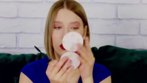 Snapshot of lililinn chatting on 24, 2, 2025 LiliLinn online show from 24, 2, 2025