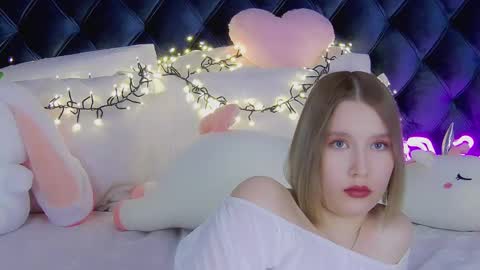 Snapshot of lililinn chatting on 8, 3, 2025 LiliLinn online show from 8, 3, 2025