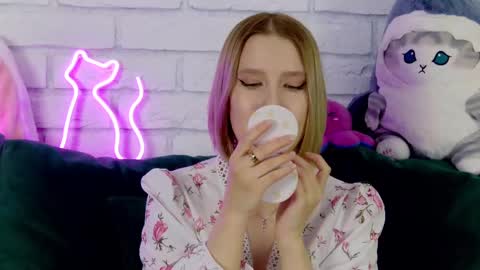 Snapshot of lililinn chatting on 12, 3, 2025 LiliLinn online show from 12, 3, 2025