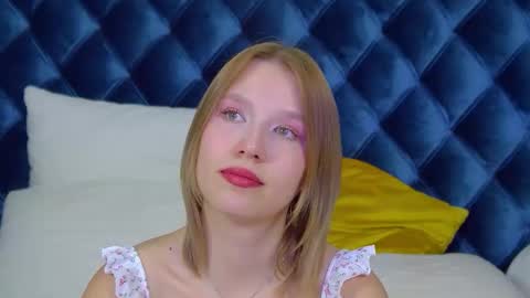 Snapshot of lililinn chatting on 4, 10, 2025 LiliLinn online show from 4, 10, 2025