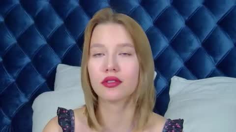 Snapshot of lililinn chatting on 13, 10, 2025 LiliLinn online show from 13, 10, 2025